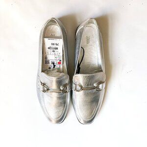 ZARA BUCKLED METALLIC LEATHER LOAFERS, SILVER , 7½